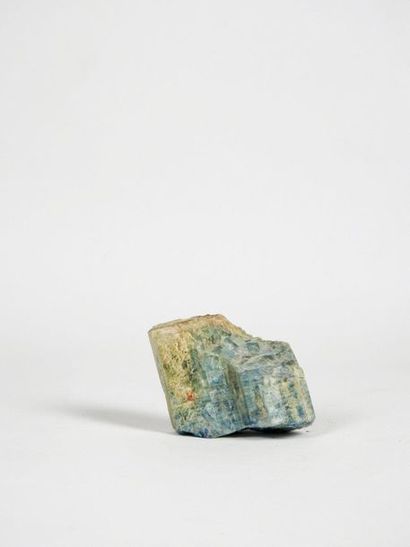 null Fragment de grand cristal d'aigue marine pegmatitique. Madagascar.
L 7 cm