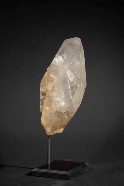 null Cristal polyédrique de quartz.
H 30 cm
