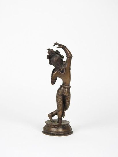 null Danseuse sur un socle lotiforme
Bronze
Inde
H 21 cm