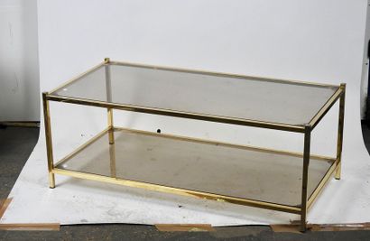 null Table basse en métal doré à double plateaux en verre fumé

Années 70

H 38,...