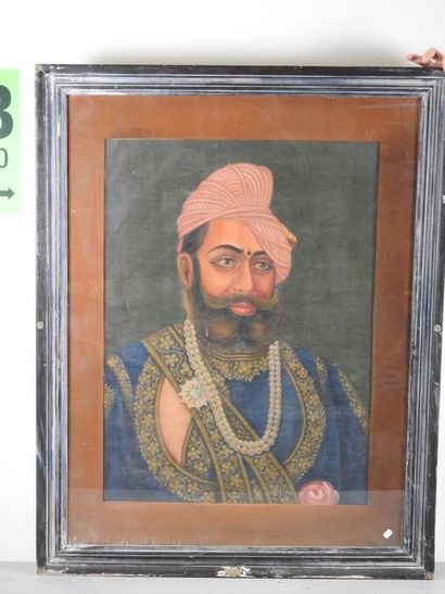 null Ecole indienne 

Portrait d’un maharadjah

Gouache sur papier

71x52,5cm