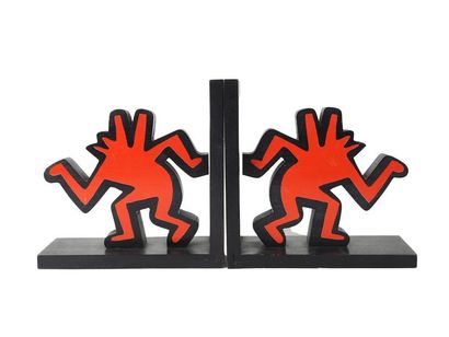 null Keith Haring (1958-1990), d'apre?s

Paire de serres livres, cachet Authorized...