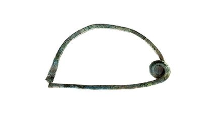 null Fibule à ressort, une des formes les plus anciennes de fibules

Bronze 5,5 cm

La...