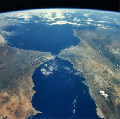 null Nasa. Fabulous view of the globe taken in the perfect axis of the Strait of...