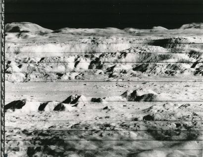 null Nasa. Mission Lunar Orbiter. Historical photography. Portion of the first close-up...
