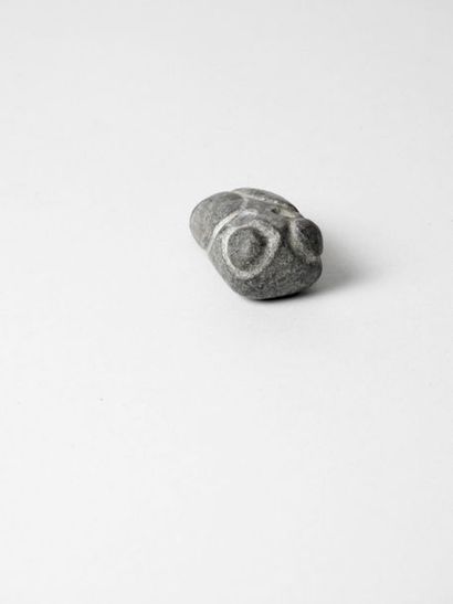 null Cigale,symbole d’éternité. 

Jade noir ou autre.Style néolithique.L: 5cm.