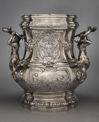 Silver refreshment bucket, decorated with...