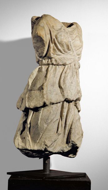 null Diane Acéphale in fine drapery White

marble Roman period II°- III° century...