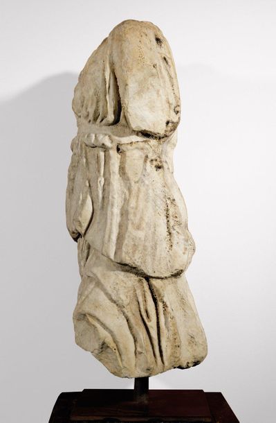 null Diane Acéphale in fine drapery White

marble Roman period II°- III° century...