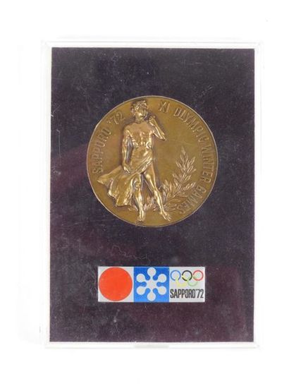 null Sapporo 1972, médaille commémorative avec athlètes à l'antique XITH Olympic...