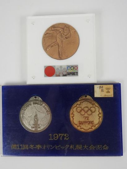 null Sapporo 1972, médaille commémorative de patinage de vitesse sur l'avers avec...