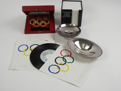 null Los Angeles 1984. Ensemble de 8 pièces olympiques officielles :a) coffret prestige...