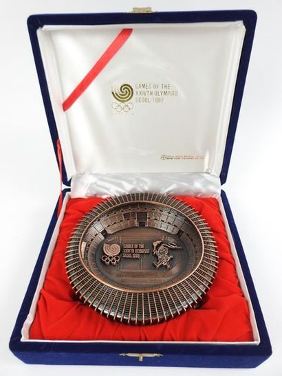 null Séoul 1988, maquette du stade olympique en métal avec logo, mascotte, mention...
