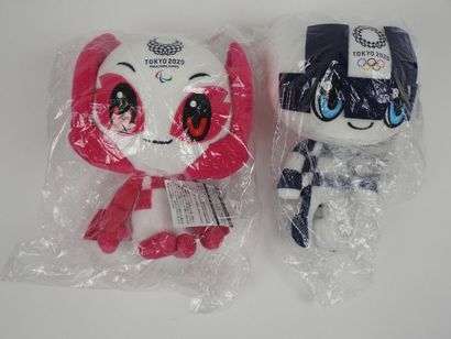 null Tokyo 2020, deux peluches mascottes officielles a : rose et blanc pour les jeux...