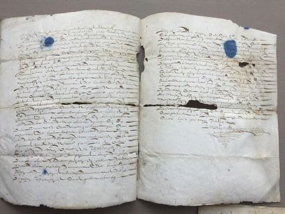 null MANUSCRITS - Réunion de 3 documenst manuscrits sur peau de vélin d'époque XVIIe...