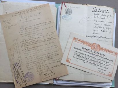 null LA ROQUE SEVERAC: Folder containing numerous genealogical documents and various...