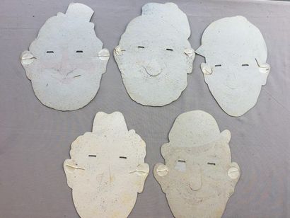 null MASQUES ANCIENS: Réunon de 5 masques lithographiés en couleurs sur carton léger,...