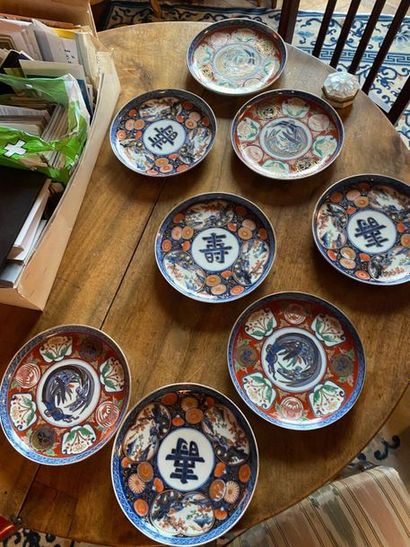 null Suite de huit assiettes en porcelaine a décor Imari

Vers 1900