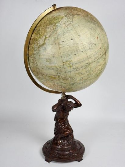 null Bronze figurant Atlas tenant un globe terrestre

Vers 1900

H 26 cm