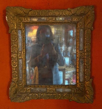 null Petit miroir à parcloses en bois sculpté et doré

Époque Régence

28 x 24 c...