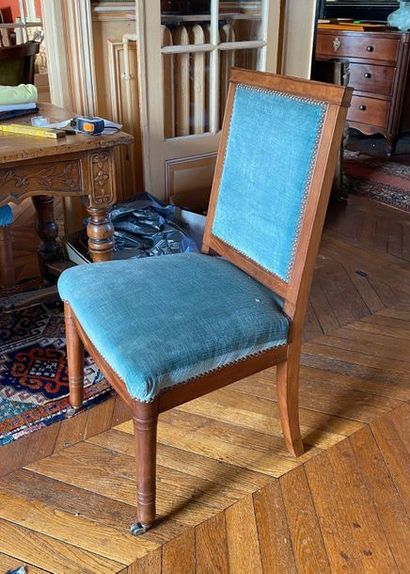 null Suite de quatre chaises en acajou et placage d’acajou,

XIX° siècle

H 92 c...