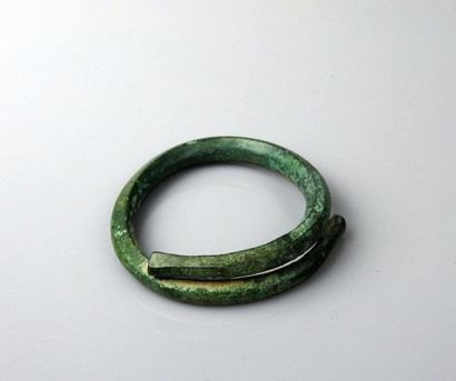 null Superbe bracelet massif, jolie patine vert d’eau

Bronze 5.8 cm

Protohistoire...