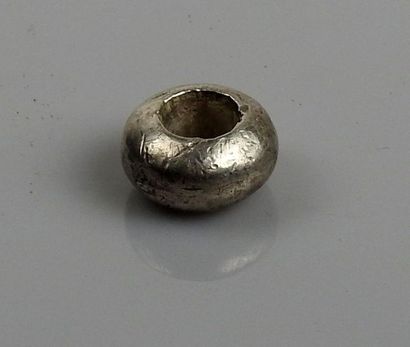 null Perle massive

Argent 1.4 cm

Age du fer occidental
