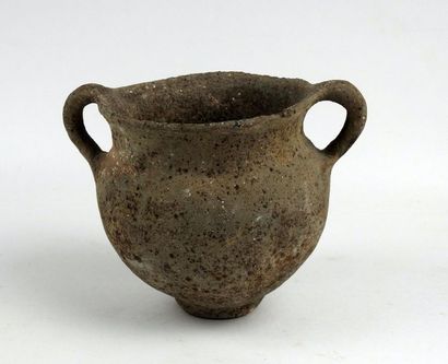 null Vase à anse en céramique commune grise

11 cm

Luristan Ier millénaire avant...