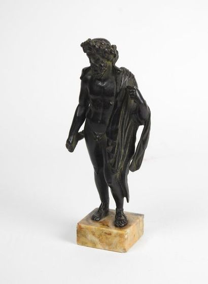 null Statuette en bronze représentant probablement l'empereur Marc Aurèle en Dieu...