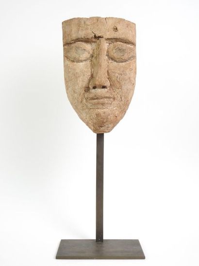 null Carved wood mask.Polychromy disappeared.
Late Period.665-332 B.C.H :22cm.