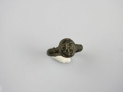 null Ring decorated with the monograms of Christ.
Bronze.Late roman period early...