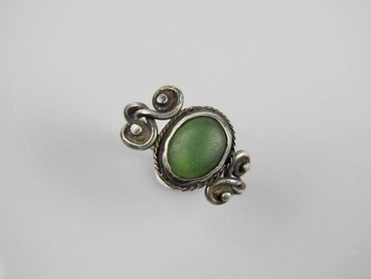 null Silver ring with twisted green stone cabochon rush probably a prase.
Roman republican...