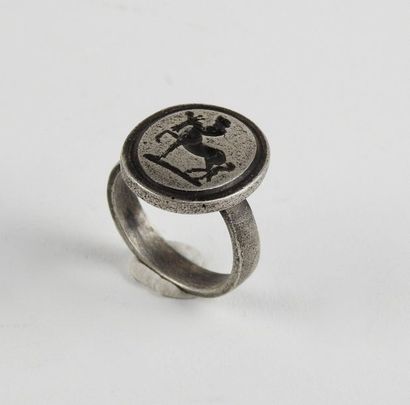 null Silver ring decorated with a centaur.
Roman style.