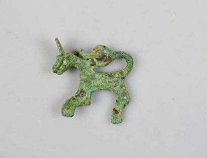 null Pendentif amulette en forme d'animal.Bronze. 
Art barbare viking ou postérieur....