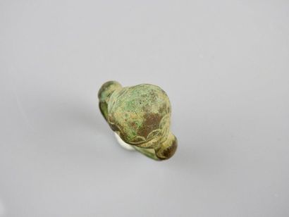 null Ring in fides(of fidelity) representing a heart surrounded by two arms.
Bronze.Haute...