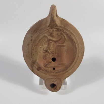 null Oil lamp with Eros Citharède. Terracotta. L 12cm. Eros Kitharoïdos, the winged...