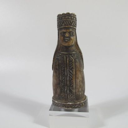 null Haute Epoque. Europe du nord. Figurine de Reine, pièce d'échecs. H env. 9.5cm....