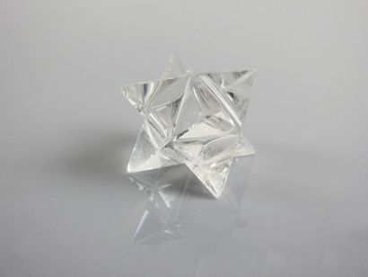 null Solide cristallin à étoiles trièdres à l'instar d'in cristal complexe de tétraédrite.
En...