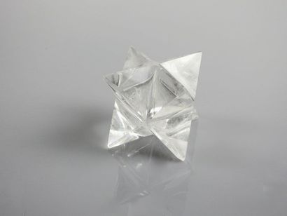 null Solide cristallin à étoiles trièdres à l'instar d'in cristal complexe de tétraédrite.
En...