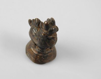 null Coq.Poids à opium.
Bronze.XVIII-XIXès.
Birmanie.H :4cm.