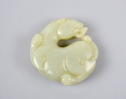 null Félin lové.Jade néphrite ou autre.Amulette talismanique qualité Hetian.
Chine.Lenv...
