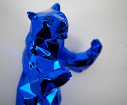 Richard Orlinski Richard ORLINSKI

Standing Bear



Sculpture originale en résine

Bleu...