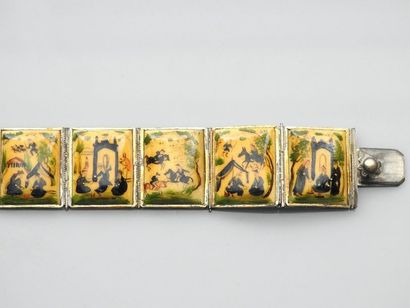 null Bracelet made of eight rectangular metal sections applied with lacquer, drawing...