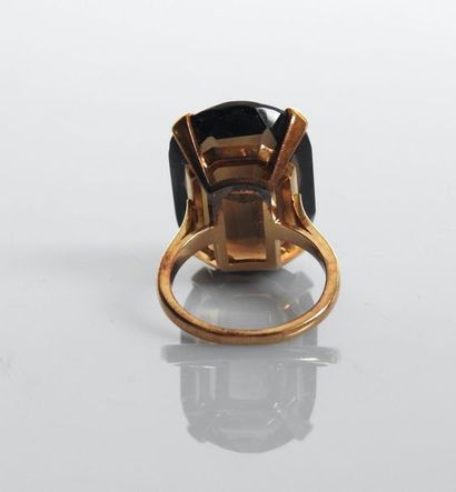 null Yellow gold ring, 750 MM, decorated with a smoky quartz, size: 52, weight: 11,7gr....