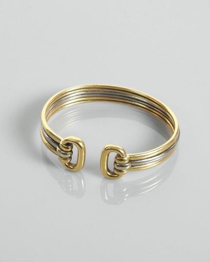 null Bracelet ouvert formé de deux fils d'or jaune, 750 MM, et un fil d'acier, poids...