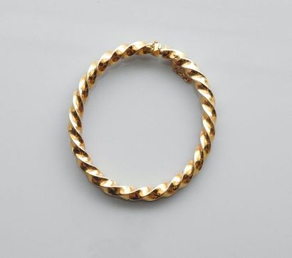 null Bracelet rigide ouvrant formant un ruban enroulé en or jaune, 750 MM, chaînette...