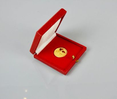 null Médaille de Saint Georges espagnole en or 18K

Diam 2 cm

Poids 7,09 grammes

Dans...