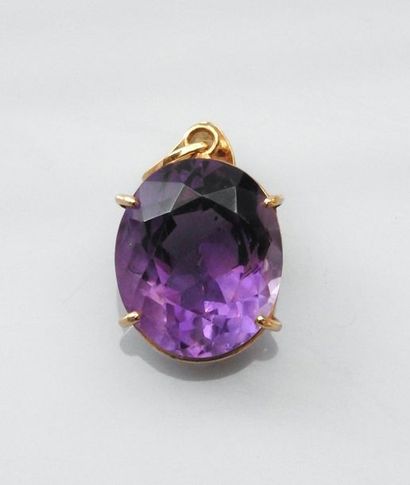 null Pendant in yellow gold, 585 MM, set with an important amethyst, dimensions 22...