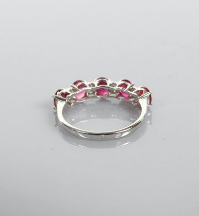 null Ring in white gold, 750 MM, decorated with five oval rubies, total about 2 carats...