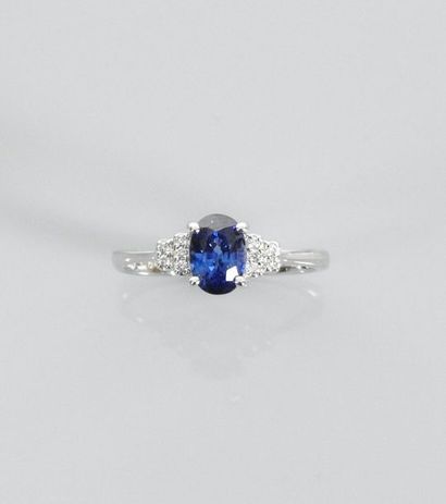 null Ring in white gold, 750 MM, set with an oval sapphire weighing 1.65 carat and...